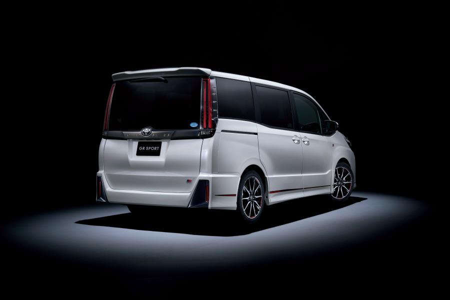 Toyota Noah GR Sport 2017 года  (фото 2 из 2)